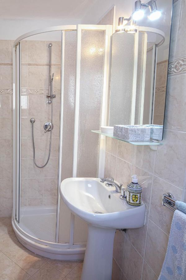 Mafalda Apartments Леванто Экстерьер фото